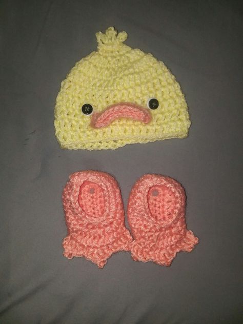 Crochet duck booties and hat Duck Beanie Crochet, Crochet Duck Hat Pattern Free, Crochet Duck Hat, Knit Duck, Duck Hat, Crochet Duck, Hat Patterns Free, Crocheted Hats, Crochet Rabbit