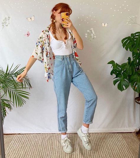 Vintage Outfits 90s Retro, 80s Fashion Trends, 2000s Fashion Trends, Mom Jeans Outfit, Fashion 90s, Fashion 80s, Look Retro, Outfit 90s, 1980s Fashion