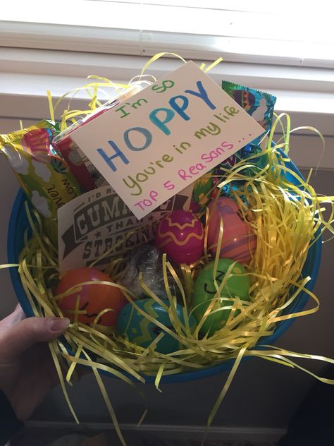 Easter basket for my boyfriend ! Cute Easter Baskets For Boyfriend, Easter Present Ideas For Boyfriend, Cute Easter Gifts For Boyfriend, Easter Boyfriend Ideas, Easter Gift Ideas For Boyfriend, Easter Ideas For Boyfriend, Bf Easter Basket, Cute Easter Basket Ideas For Boyfriend, Easter Gift For Boyfriend