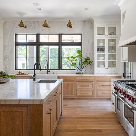 K E R I F I E L D S on Instagram: "Simple but impactful ✨just the way we like it. . . @kylejcaldwell 📸 @showcasekitchens @kerifieldsinteriors @lightinggalleryli #design #whiteoakfloors #whiteoakcabinets #whitekitchens #blackwindows #interiorsofinstagram #interiors #interiordesigner #lovewhatido" Big Kitchen Windows, Big Kitchen Window, Lakehouse Kitchen, Florida Interior Design, Beautiful Backsplash, Oak Kitchen Cabinets, Beach House Kitchens, Big Kitchen, Window Ideas