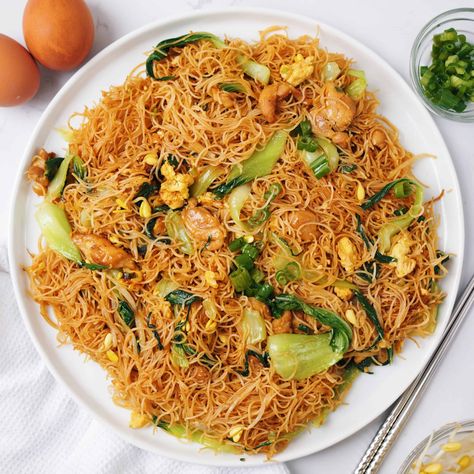 Savoury Rice, Pancit Recipe, Bihun Goreng, Breaded Tofu, Vermicelli Recipes, Fried Rice Recipe Easy, Kecap Manis, Asian Noodle Recipes, Savory Rice