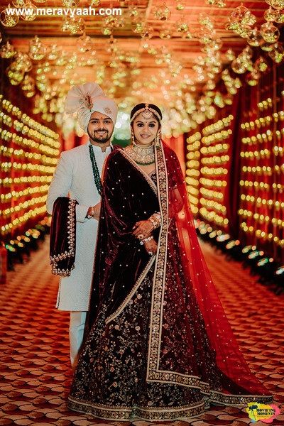 Couple Wedding Dress Indian Hindu, Indian Wedding Reception Outfits, Marriage Poses, Wedding Couple Pictures, Indian Bride Poses, Muslim Wedding Photography, Indian Bride Photography Poses, Wedding Outfits For Groom, Indian Wedding Poses