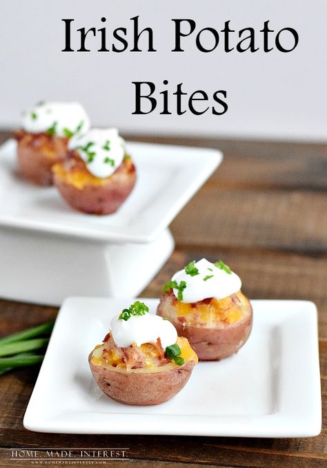 Irish Potato Bites are little twice baked potatoes filled with cheese and corned beef. Great for celebrating St. Patrick’s Day! Irish Potato Bites, Irish Potato, Detox Kur, Irish Potatoes, St Patricks Day Food, Dish Ideas, Potato Bites, Holiday Side, Saint Patties