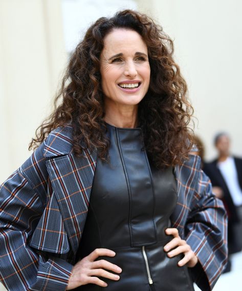 Andie MacDowell Reveals Her Natural Gray Curls At Cannes #refinery29 https://www.refinery29.com/en-us/2021/07/10570134/andie-macdowell-gray-hair Andie Macdowell Hair, Gray Curls, Andie Mcdowell, Dark Curly Hair, Andie Macdowell, Dark Brunette, My Roots, Hair Png, Low Ponytail