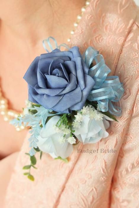 Mother Of The Bride Corsage Pin, Bridal Shower Corsages, Mother Of Bride Corsage, Blue Corsage, Prom 23, Boutonnieres Prom, Red Bouquet Wedding, Rose Corsage, Bridal Bouquet Pink