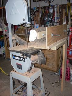 Bandsaw Log Mill - Woodworking Talk - Woodworkers Forum Portable Bandsaw Mill, Homemade Bandsaw Mill, Diy Bandsaw, Woodworking Bandsaw, Bandsaw Mill, Antique Woodworking Tools, Carpenter Tools, Sled, Wood Working