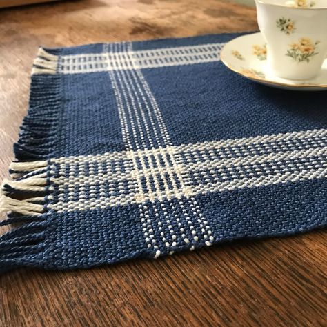 Handwoven Placemats, Weaving Patterns Loom, Rigid Heddle Weaving Patterns, Weaving Patterns Design, Weaving Loom Projects, Rigid Heddle Weaving, Swedish Weaving, Placemats Patterns, Fabric Butterfly