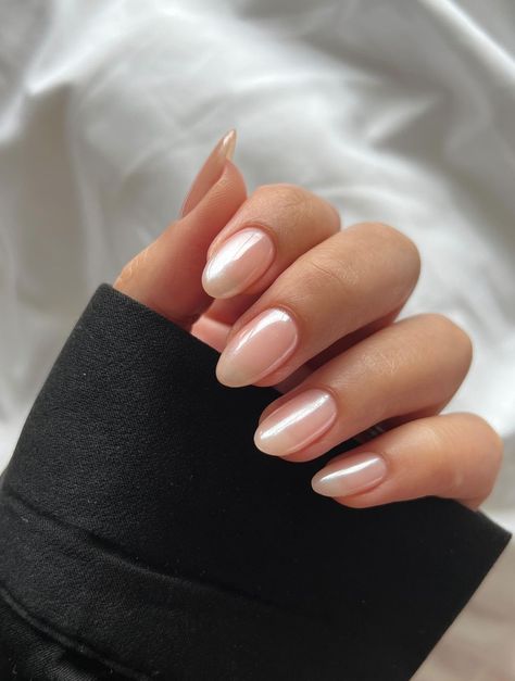 15 Best Graduation Nail Designs to Inspire You Graduation Nails, May Nails, Formal Nails, Nude Nail Designs, Subtle Nails, Classic Nails, Pearl Nails, Round Nails, Oval Nails