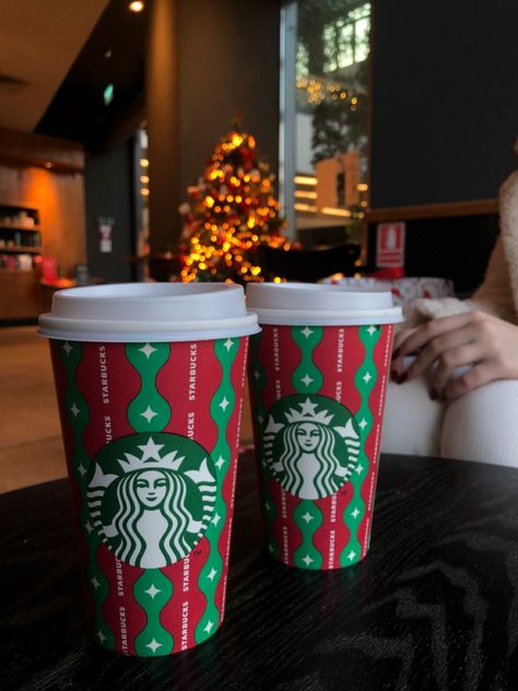 Starbucks Christmas Cups, Bff Christmas, Christmas Starbucks, You Are My Moon, Christmas Cups, Christmas Dreaming, Favorite Christmas Songs, Cute Christmas Wallpaper, Starbucks Christmas