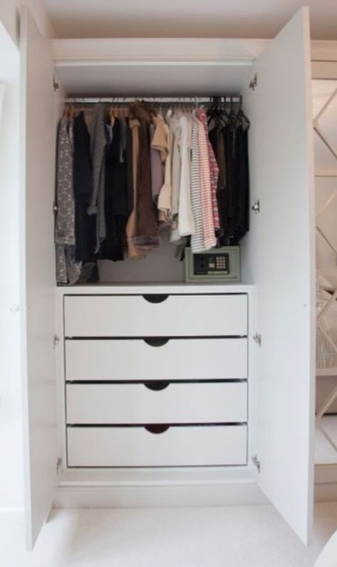 Cloth Cupboard Ideas, Small Built In Wardrobe Ideas, Bedroom Cupboard Ideas, Cupboard Ideas, Fitted Bedroom Furniture, Bedroom Built In Wardrobe, Bedroom Cupboards, Wardrobe Interior, Dream Closet Design