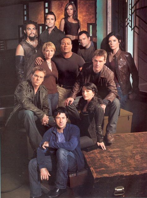 Jason Momoa and Stargate Atlantis Cast Star Gate Atlantis, Elizabeth Weir, Stargate Franchise, Star Gate, Claudia Black, Stargate Universe, Michael Shanks, Babylon 5, Sci Fi Shows