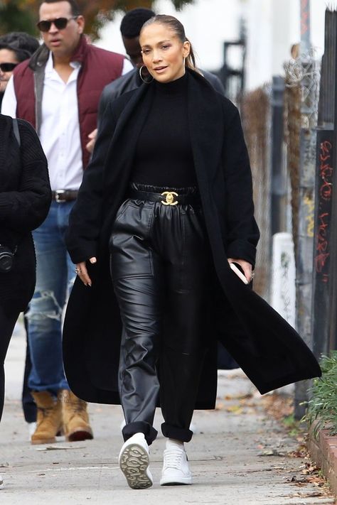 Leather Joggers, Alex Rodriguez, Joggers Outfit, Black Turtleneck, All Black Outfit, Leather Outfit, Celebrity Outfits, Mode Inspiration, Black Outfit