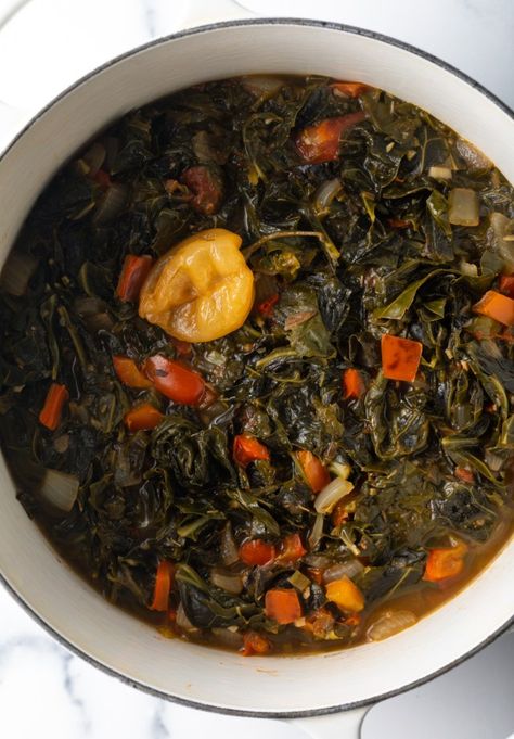 Jamaican Spinach, Stewed Greens, Jamaican Callaloo Recipe, Callaloo Recipe, Easy Vegetarian Sides, Collard Greens With Bacon, Vegetarian Side Dish Recipes, Caribbean Dishes, Vegetarian Side Dish