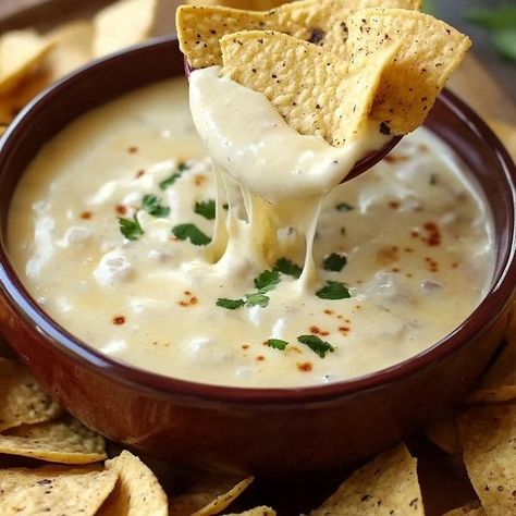 Queso Dip Mexican, Queso Cheese Dip Recipe, White Queso Dip Recipe, Queso Cheese Dip, Cheese Dip Mexican, Cheese Restaurant, White Queso Dip, White Queso, Queso Dip Recipes