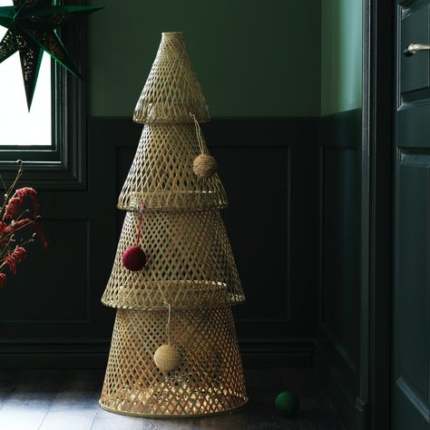 Take the rustic route. Diy Origami Home, Diy Origami Home Decor, Ideas Decoracion Navidad, Bamboo Decoration, Origami Home Decor, Ikea Christmas, Bamboo Decor, Decoration Originale, Ikea Family