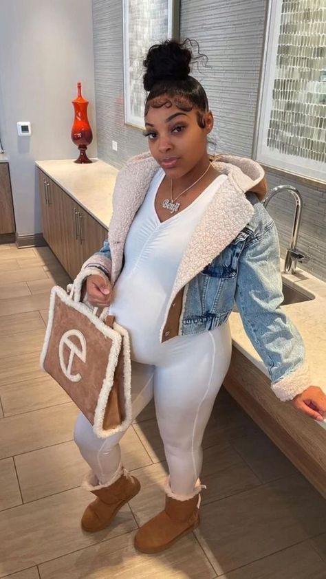 Black Maternity Pictures, Pregnant Baddie, Baddie Outfits Winter, Cute Pregnancy Photos, Pretty Pregnant, Cute Black Babies, Mommy Outfits, Cute Maternity Outfits, Stylish Maternity Outfits