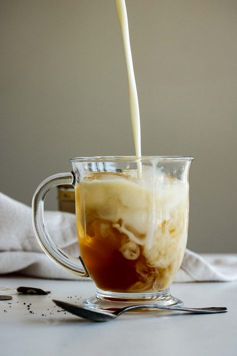 Tea With Milk Aesthetic, London Fog Tea Aesthetic, Earl Grey Tea Aesthetic, Bookish Recipes, Milk Tea Aesthetic, Iced London Fog, Milk In Coffee, Iced Milk Tea, Protein Latte