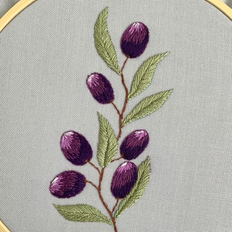 Olive Embroidery Patterns, Embroidered Art Canvas, Olive Tree Embroidery, Olive Branch Embroidery, Olive Embroidery, Home Decor Dyi, Idea For Home, Name Embroidery, Flowers Embroidery