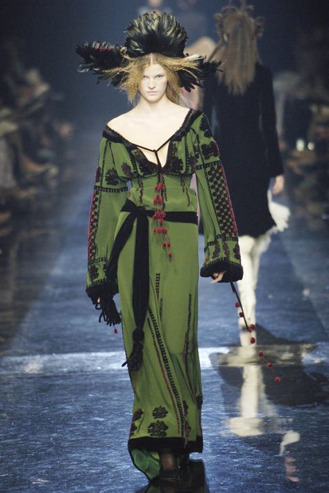 Jean Paul Gaultier Fall 2005 Couture Collection - Vogue Jean Paul Gaultier Haute Couture, Special Clothes, Mori Girl, Paul Gaultier, Looks Style, Couture Collection, Jean Paul, Jean Paul Gaultier, Couture Fashion