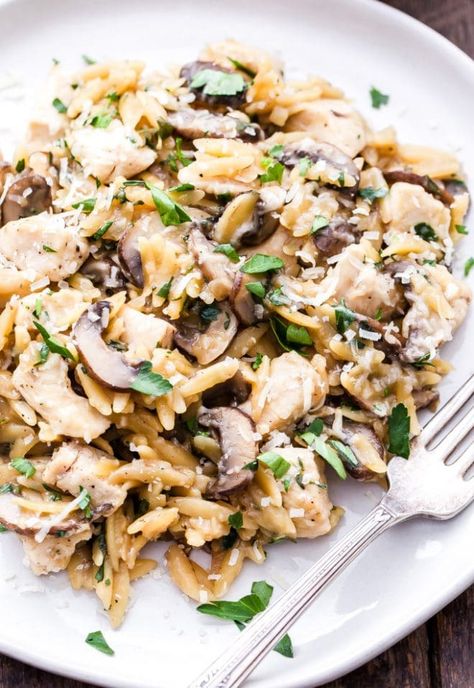 Orzo Skillet, Chicken Mushroom Pasta, Chicken Mushroom Recipes, Orzo Recipes, Chicken Mushroom, Chicken Orzo, Healthy Chicken Breast, One Pot Dinners, Herb Chicken