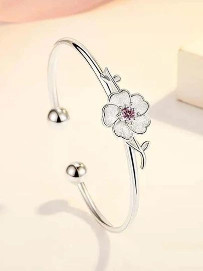 Silver Bracelet For Men, Silver Bracelet Designs, Galaxy Jewelry, Baby Bangles, Silver Jewellery Indian, Gold Jewelry Stores, Flower Gifts, Classy Jewelry, Bracelet For Men