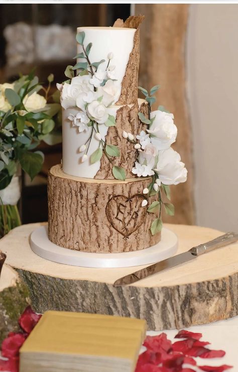 Woodland Wedding Cake Forest Theme, Woodland Theme Wedding Cake, Tree Trunk Wedding Cake, Wedding Cake Woodsy, Wedding Cake Inspiration Unique, Country Style Wedding Cakes, 3 Tier Wedding Cake Rustic, Wedding Cake Designs Rustic, Forest Wedding Cakes