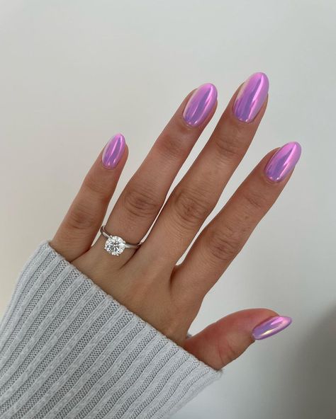 Lavender Chrome Nails Are the Dreamiest Summer Mani Lavender Chrome Nail, Purple Nail Looks, Lavender Chrome Nails, Lavender Chrome, Chrome Nail Ideas, Purple Chrome Nails, Chrome Manicure, Milky Nails, Chrome Nails Designs