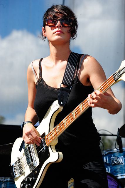 Jenny Lee Lindberg from Warpaint Rickenbacker Bass, Jenny Lee, Stage Photo, Bass Guitarist, Bass Players, Guitar Girl, Female Guitarist, Riot Grrrl, Female Musicians