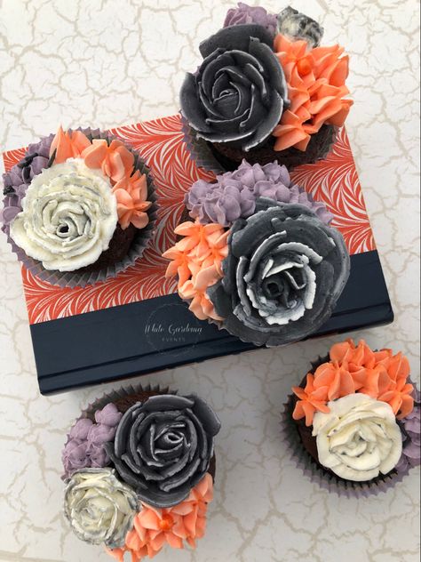 Celebrate Halloween with our elegant floral Halloween cupcakes Halloween Floral Cupcakes, Classy Halloween Cupcakes, Halloween Cupcake Bouquet, Halloween Flower Cupcakes, Pretty Halloween Cupcakes, Elegant Halloween Desserts, Elegant Halloween Cupcakes, Elegant Halloween Dessert, Single Desserts