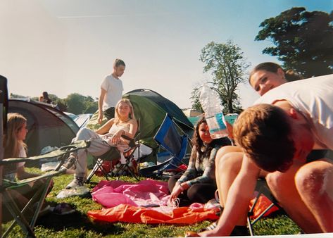 Reading Festival Aesthetic, Leeds Festival Outfits, Reading Festival Outfits, British Festival, Planet Song, Reading And Leeds Festival, Summer In England, Campsite Setup, Leeds Fest