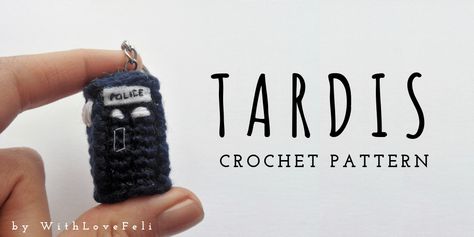 Free Pattern: TARDIS from Doctor Who Crochet Tardis, Doctor Who Knitting, Doctor Who Crochet, Tiny Snowman, Doctor Who Crafts, 3d Crochet, Sewing Crafts Tutorials, Amigurumi Tutorial, Crochet Things