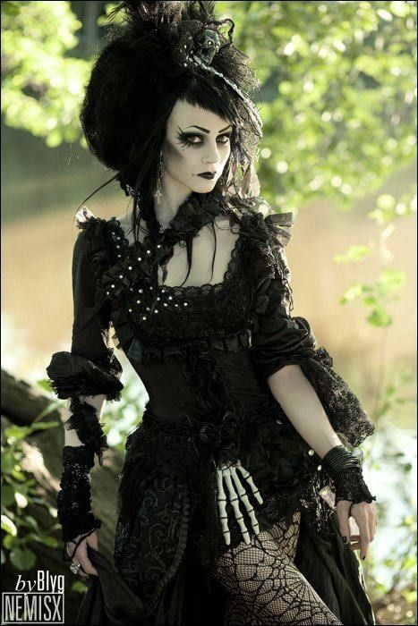 gothic Black Scene, Gothic People, Gothic Coffin, Goth Chic, Gothic Princess, Goth Subculture, Goth Scene, Gothic Witch, Gothic Looks