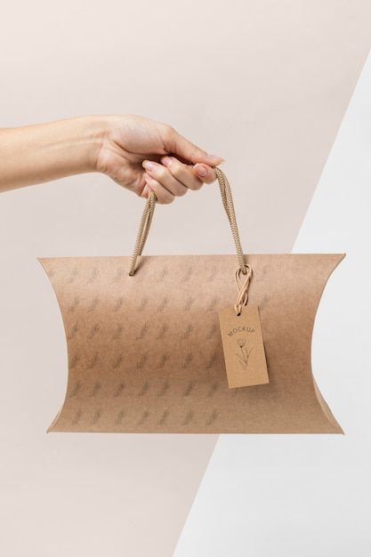 Eco-friendly packaging bag mock-up | Free Psd #Freepik #freepsd #eco-mockup #eco-packaging #cardboard-mockup #box-mockup Eco Friendly Bags Design, Eco Bag Packaging, Luxury Eco Packaging, Kraft Packaging Ideas, Packaging Bags Ideas, Packaging For Bags, Craft Box Packaging, Cardboard Packaging Design, Paper Package Design