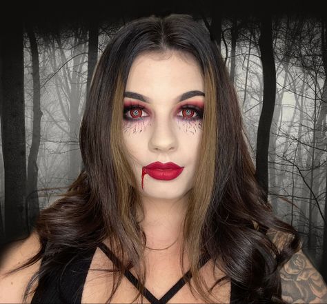 Easy Vampire Makeup, Vampire Makeup Halloween, Vampire Makeup, Vampire Girls, Halloween Looks, Easy Kids, Halloween Makeup, Halloween Face, Face Makeup