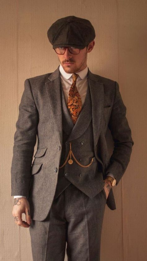 Old School Suits Men Classy, Old Fashioned Suits Men, 20s Fashion Men, 20s Suit, Mens Vintage Suits, 1920s Male Fashion, Mens 20s Fashion, 20s Mens Fashion, Retro Outfits Men