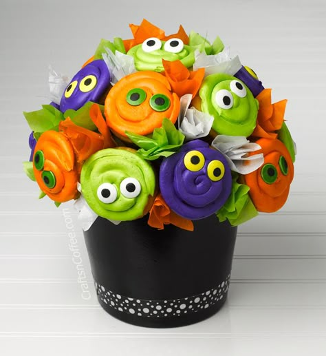 Hello! This is Sharon from Crafts ‘n Coffee, happy to be back with a DIY, Halloween Cupcake Bouquet! The first time I saw a Cupcake Bouquet, I was in awe. And then I made one and realized how easy it is to make a Cupcake Bouquet. It’s an impressive way to serve up cupcakes, and … Diy Halloween Cupcakes, Cupcake Bouquet Tutorial, Glitter Sensory Bottles, Garden Cupcakes, Halloween Pretzels, Halloween Tricks, Cupcake Bouquets, Halloween Foods, Halloween Cupcake