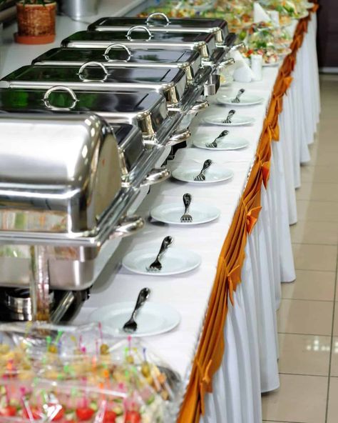 The BEST Chafing Dishes You NEED To Buy! - Aleka's Get-Together Buffet Setup, Wedding Buffet Table, Buffet Set Up, Catering Table, Best Party Appetizers, Catering Food Displays, Buffet Table Decor, Bbq Catering, Dish Display