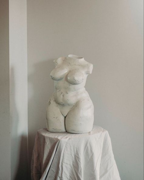 Clay Art Body Sculpture, Woman Ceramic Sculpture, Ceramic Body Sculpture, Clay Woman Body Sculpture, Clay Body Sculpture, Body Pottery, Body Ceramics, Form Sculpture, Body Sculpture