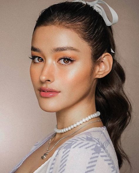 Liza Soberano Makeup, Filipina Makeup, Filipino Makeup, Lisa Soberano, Liza Soberano, Poses References, Beauty Inspiration, Bridal Makeup, Asian Beauty