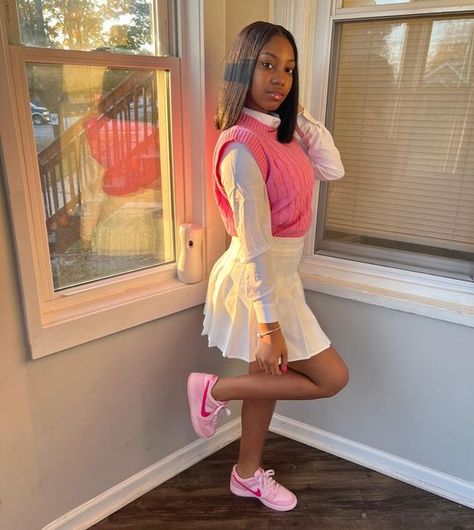 Pink Senior Outfits, White Skirt Outfit Ideas Black Women, Sweet 16 School Outfit, Back To School Outfits Uniform Senior, Graduation Outfit Ideas Elementary, School Pink Outfits, Pink Preppy Outfits Aesthetic, Places To Shop For Back To School, Birthday Uniform Outfit