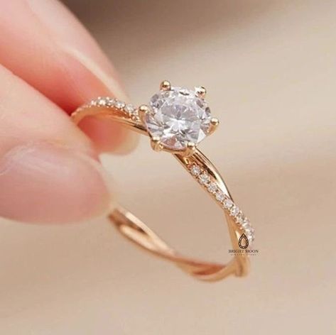 Gold Infinity Engagement Ring, Simple But Elegant Wedding Rings, Engagement Rings Elegant Simple, Elegant Simple Engagement Rings, Simple Engagement Rings Gold, Unique Wedding Rings Silver, Wedding Rings Engagement Gold, Simple Gold Engagement Rings, Twist Engagement Rings