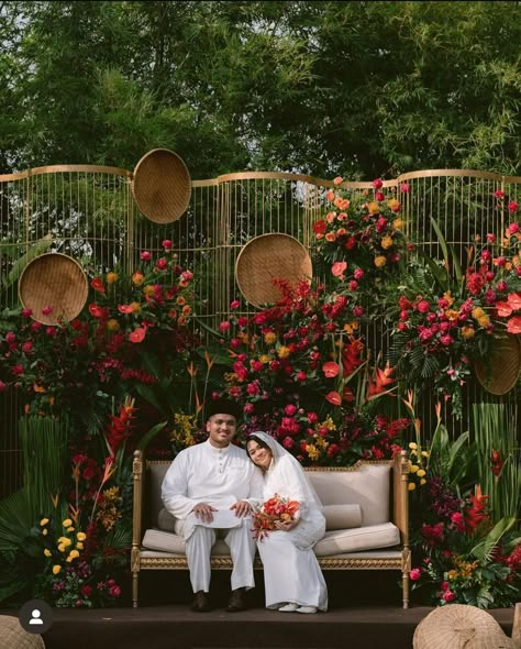 Traditional Malay Wedding Decor, Melayu Klasik Tema, Classic Malay Wedding Theme, Pelamin Klasik Tradisional Melayu, Filipino Wedding Reception, Malay Wedding Pelamin Rustic, Malay Wedding Pelamin, Traditional Malay Wedding, Pelamin Decoration