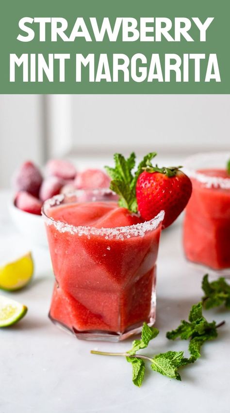 strawberry mint margarita in a glass with salt on rim and fresh mint garnish. Mint Syrup Recipe, Healthy Cocktail Recipes, Mint Margarita, Mint Drink, Flavored Margaritas, Mint Cocktails, Fruity Cocktail, Easy Margarita, Margarita On The Rocks