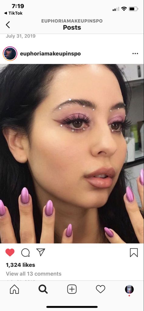 Harry Styles Makeup, Hslot Outfit Ideas, Harry Styles Concert, Creative Eye Makeup, Creative Eye, Glitter Makeup, Editorial Makeup, Prom Makeup, Purple Nails