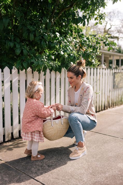 Gigi 2022, Easter House Decor, Easter Outdoor Decor, Easter Home Decor Ideas, Easter House, Easter Outdoor, Classy Wardrobe, Easter Home Decor, Basket Bags