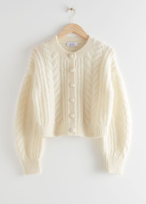 Winter Shopping, Cable Knit Cardigan, White Cardigan, 가을 패션, Fashion Story, Mode Inspiration, Crochet Sweater, White Sweaters, Look Cool