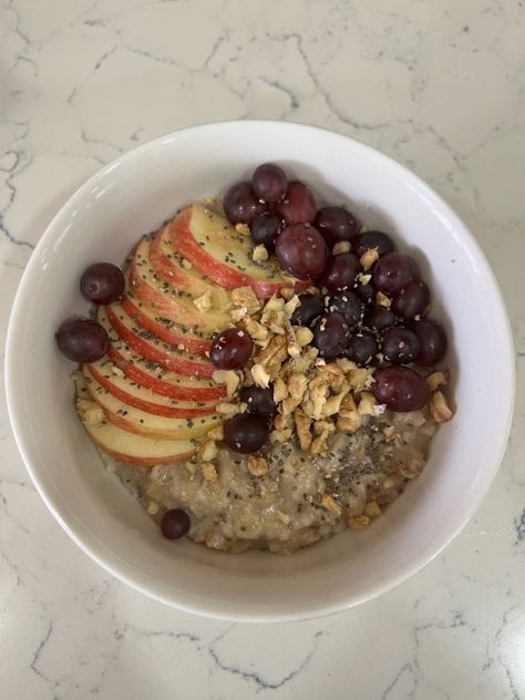 Healthy oatmeal breakfast with fruit and nuts walnuts apple grapes vegan snack Oatmeal With Grapes, Oatmeal With Nuts And Fruit, Grape Breakfast, Grapes Breakfast, Breakfast With Fruit, Nuts Breakfast, Grape Bowl, Oatmeal With Fruit, Healthy Oatmeal Breakfast