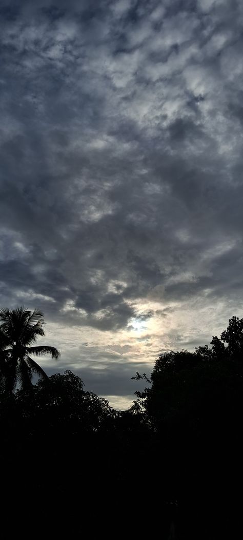 The beauty of the dark clouds covering the sun... #monsoon #darkclouds #nature #rain Monsoon Snap, Dark Clouds Aesthetic, Monsoon Aesthetic, Monsoon Photography, Monsoon Clouds, Nature Rain, Streak Ideas, Night Clouds, Free Lightroom Presets Portraits