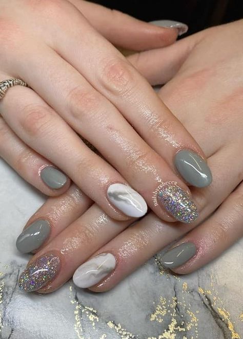 Nail Art Ideas For Winter, Gray Nail Art, Gray Nail Designs, Dark Grey Nails, Marilyn Nails, Light Gray Nails, Nail Parlour, Grey Nail Art, Gray Nail