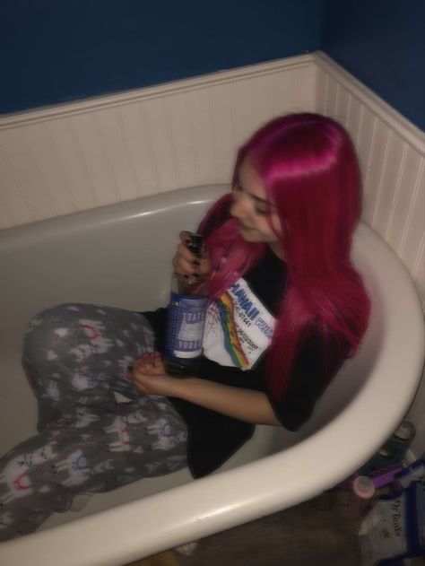 Magenta Hair Aesthetic, Drunk Photoshoot, Hot Pink Hair Aesthetic, Grunge Pink Hair, Pink Hair Grunge, Meekz Manny, Pink Hair Aesthetic, Curly Pink Hair, Pink Haircut